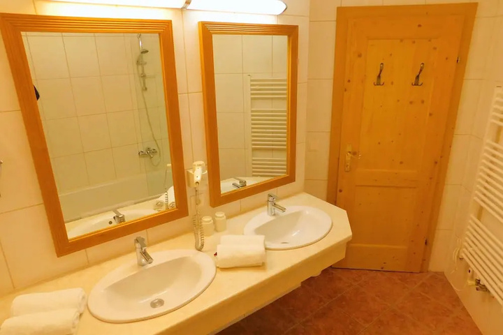 Room 7 of 22