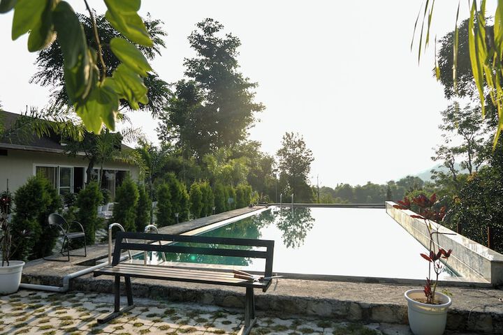Pool 7 of 10