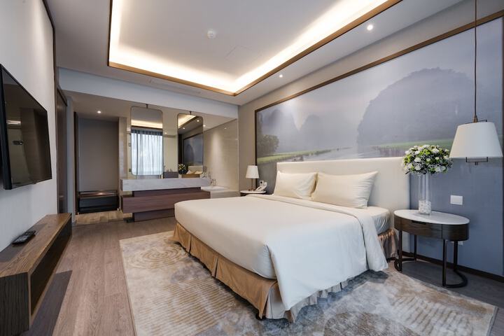 Room 11 of 80