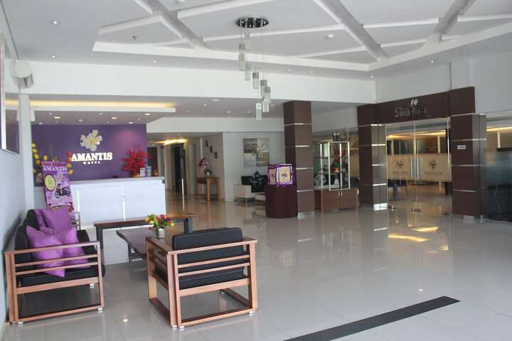 Hotel Lobby