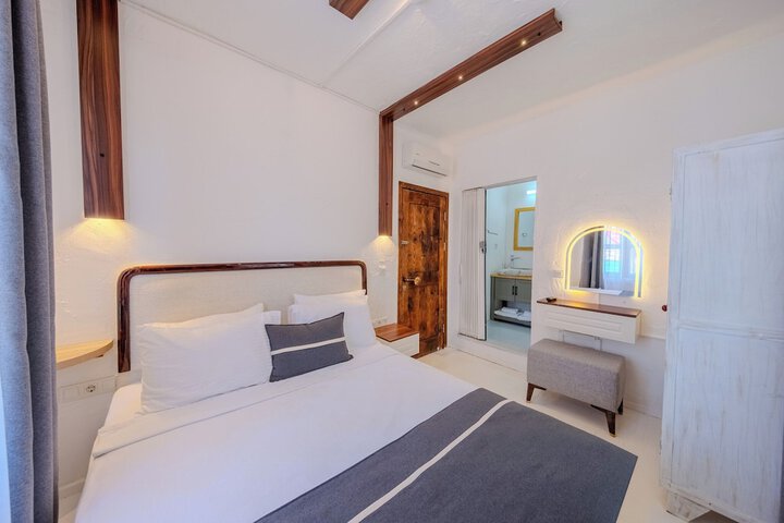 Room 2 of 78