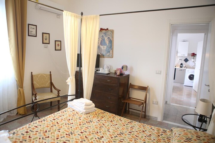 Room 11 of 36