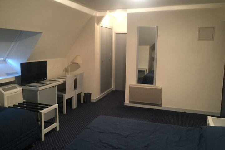 Room 18 of 29
