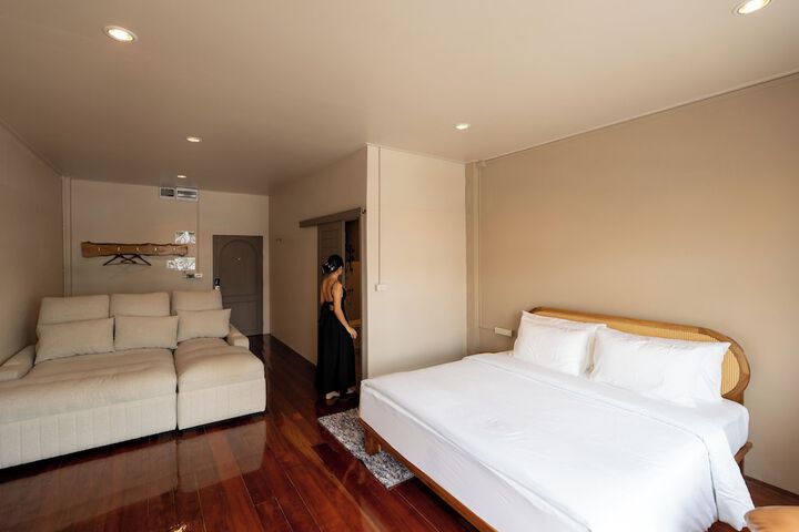 Room 32 of 63