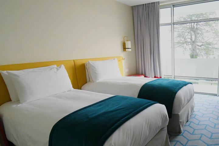 Room 10 of 175