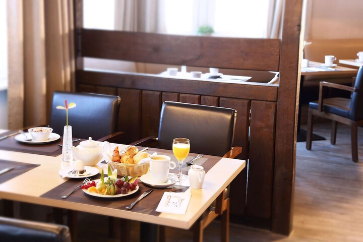 Breakfast/Coffee Service 68 of 80