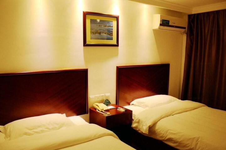 GreenTree Inn Liaoning Jinzhou Railway Station Express Hotel