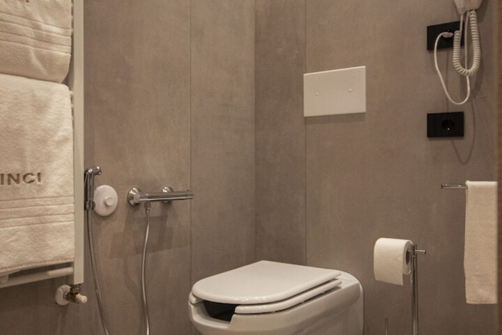 Room 15 of 34