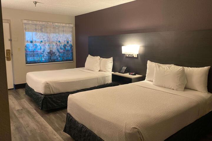1 King Bed (1 of 7)