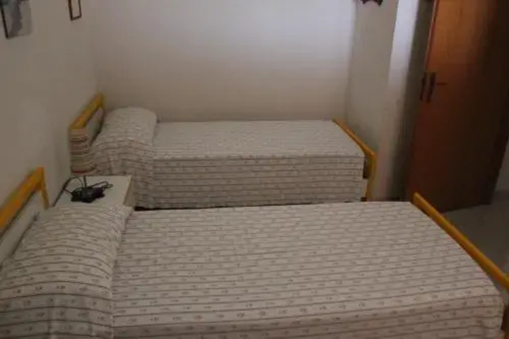 Room 5 of 11