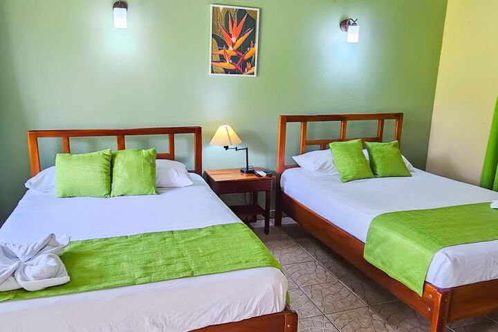Room 10 of 32