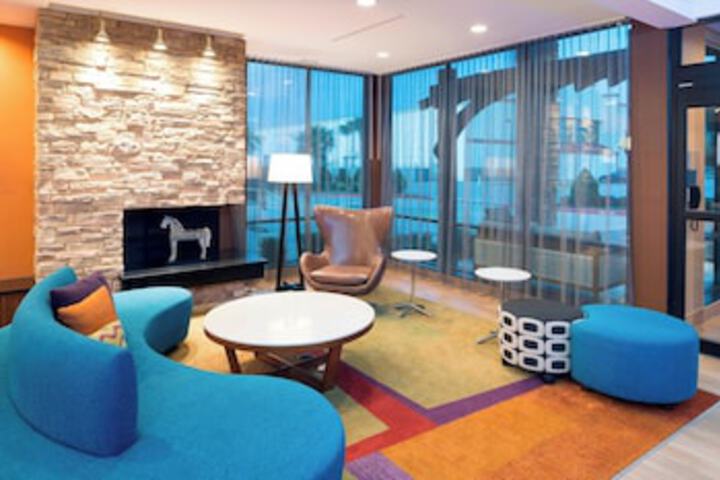 Lobby lounge