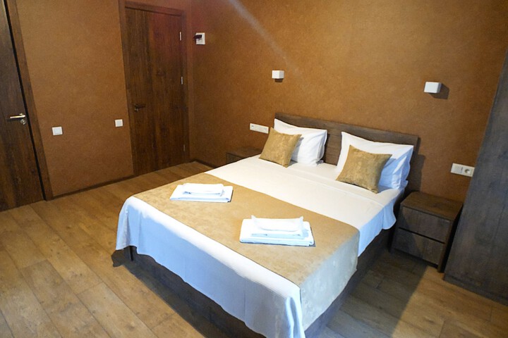 Room 6 of 20