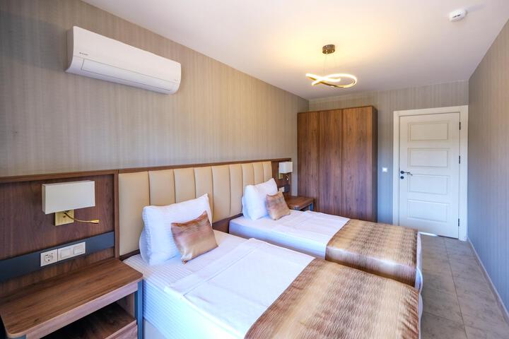 Room 35 of 73
