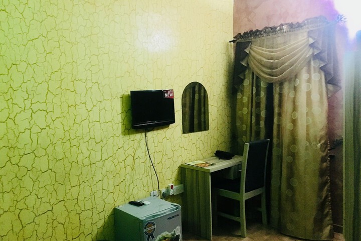 Room 8 of 14