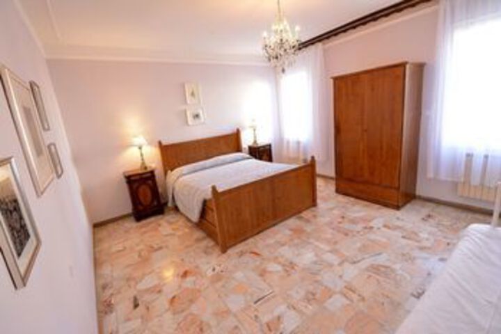 Room 13 of 25