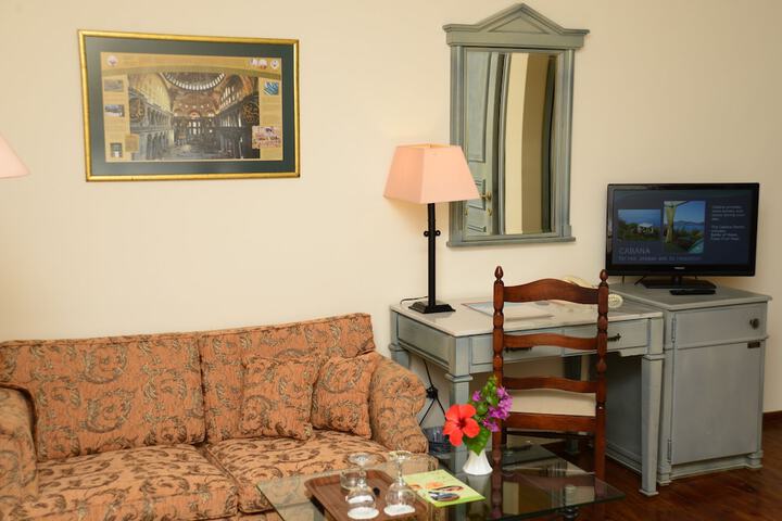 Room 33 of 105