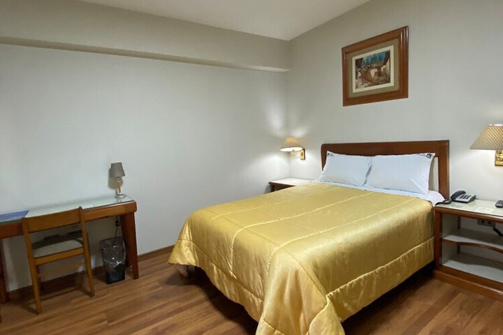 Room 4 of 42