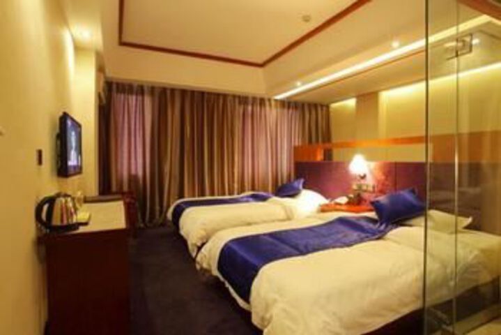 Room 4 of 32