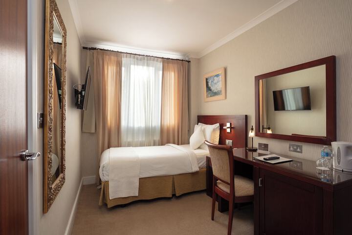 Room 26 of 79