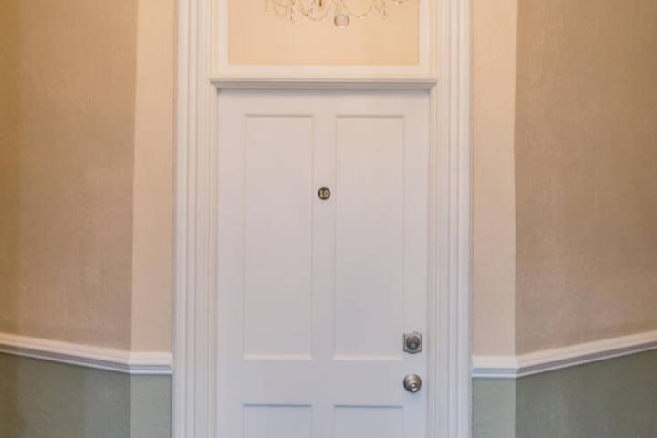 Ballroom/Hall 78 of 95