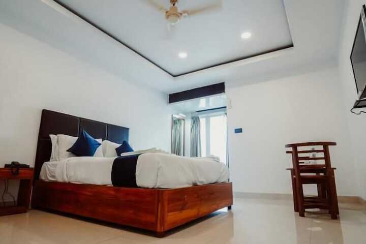 Room 28 of 32