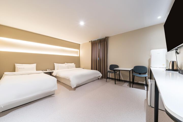 Room 106 of 142