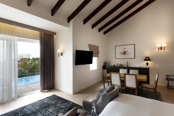 Room 15 of 115