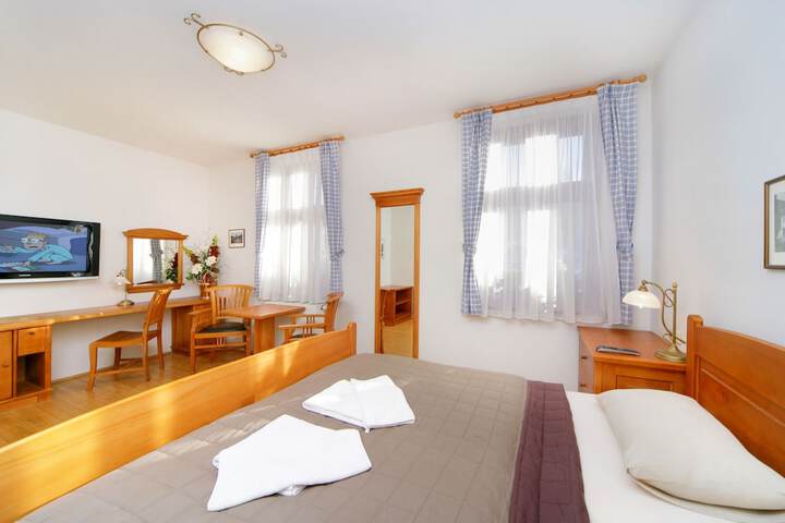 Room 4 of 43