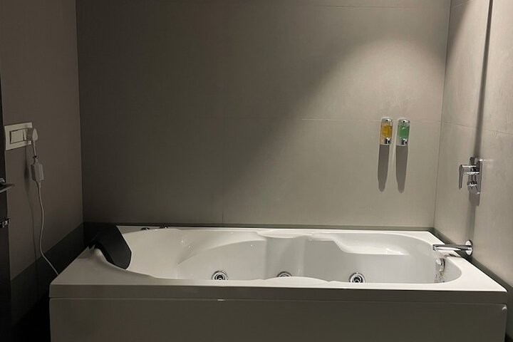 Hot Tub 18 of 23