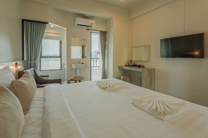 Room 12 of 90