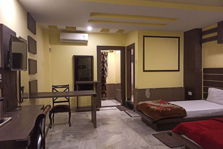 Room 10 of 34