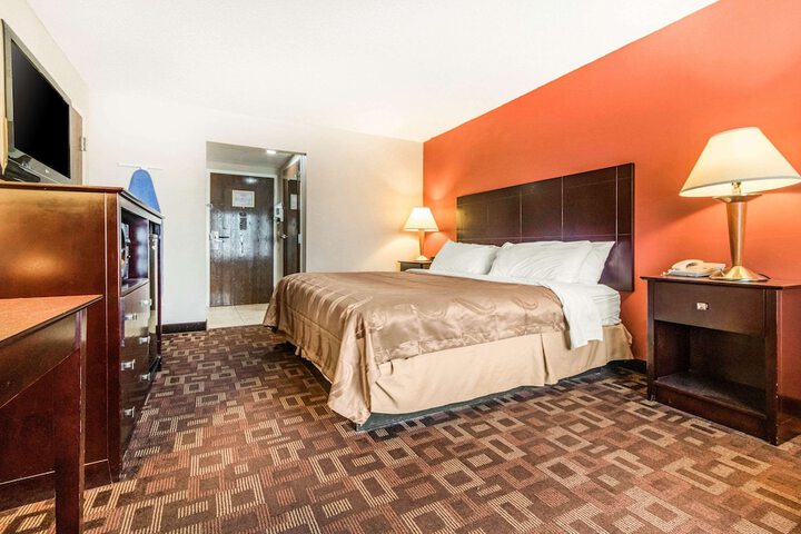 1 King Bed (15 of 17)