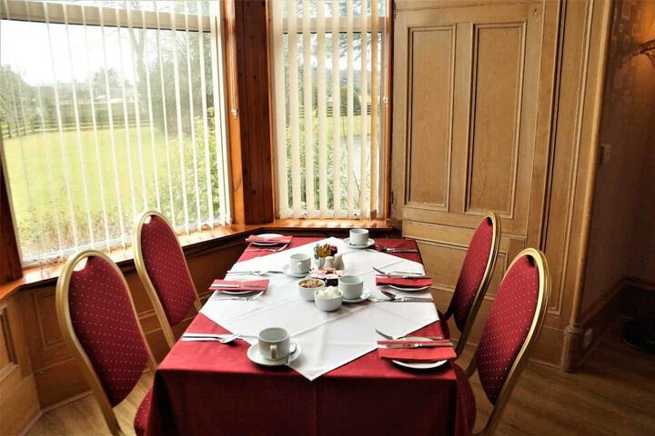 Dining 7 of 13