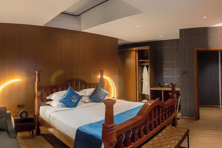 Room 4 of 36