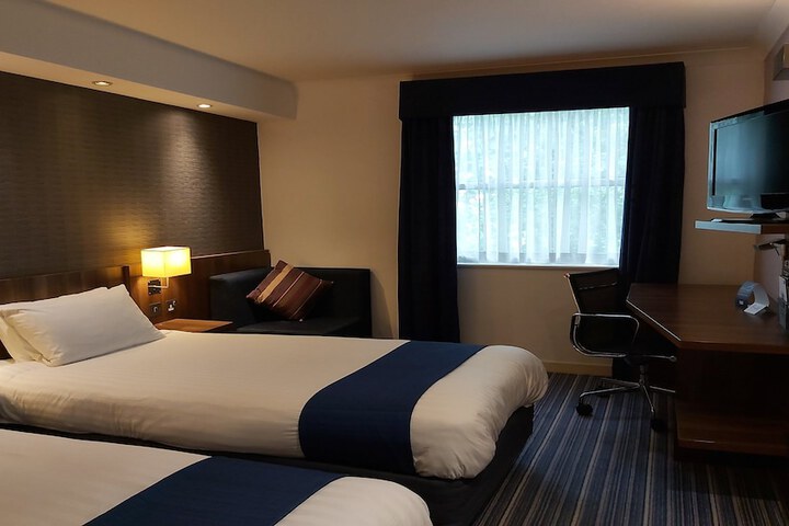 Room 12 of 39