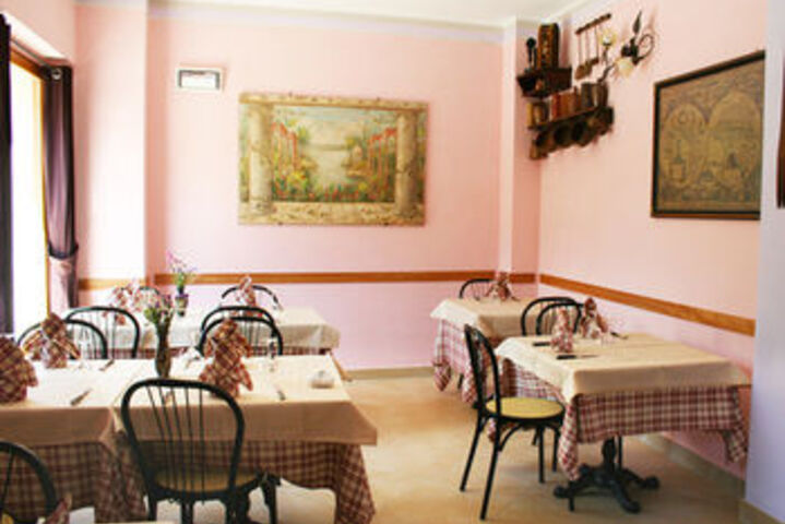 Dining 47 of 51