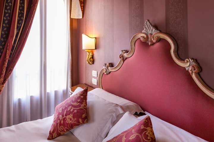 Room 10 of 92
