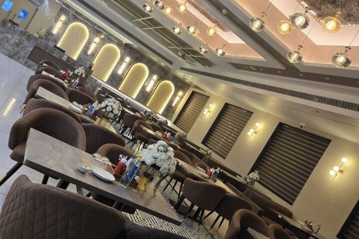 Dining 7 of 10