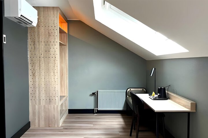 Room 15 of 46