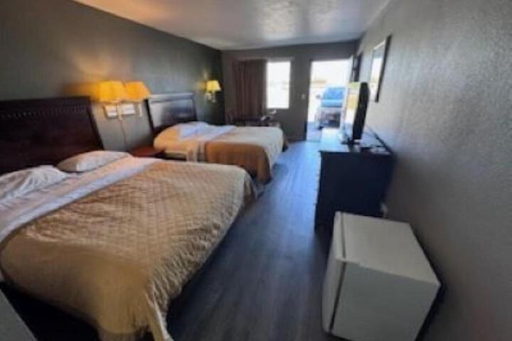 2 Double Beds (4 of 15)