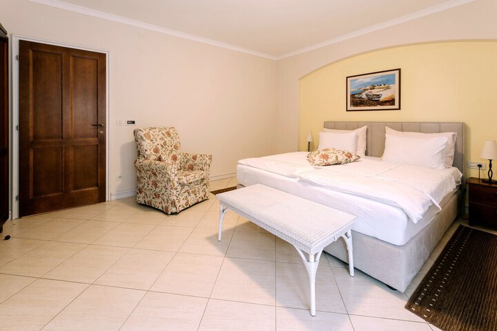 Room 40 of 104