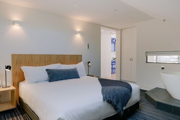 Room 8 of 38