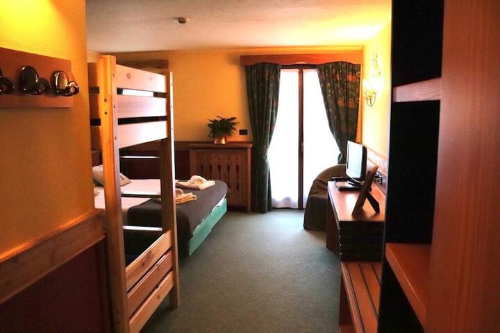 Room 18 of 48