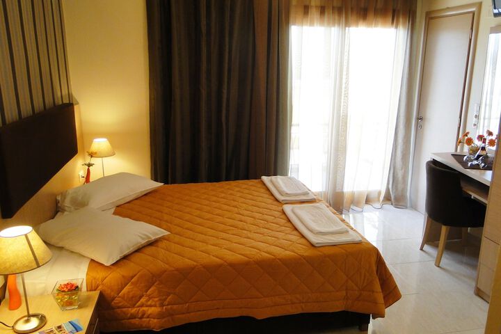 Room 2 of 36