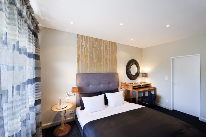 Room 5 of 9