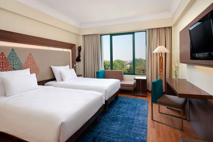 Room 2 of 62