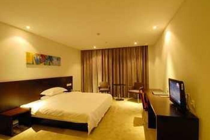Room 4 of 5