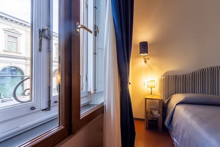 Room 8 of 18