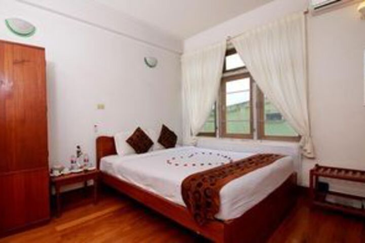 Room 3 of 26